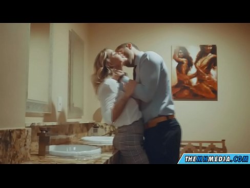 ❤️ Коли грудаста блондинка спокушає вас у громадському туалеті Шлюхи на uk.porngifmag-com.ru ﹏